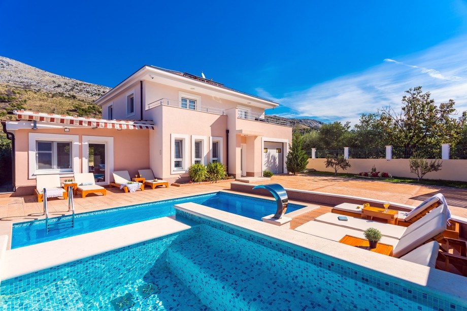 Villa Milla with 24m2 private pool plus 5m2 jacuzzi, gym, sauna, and playground