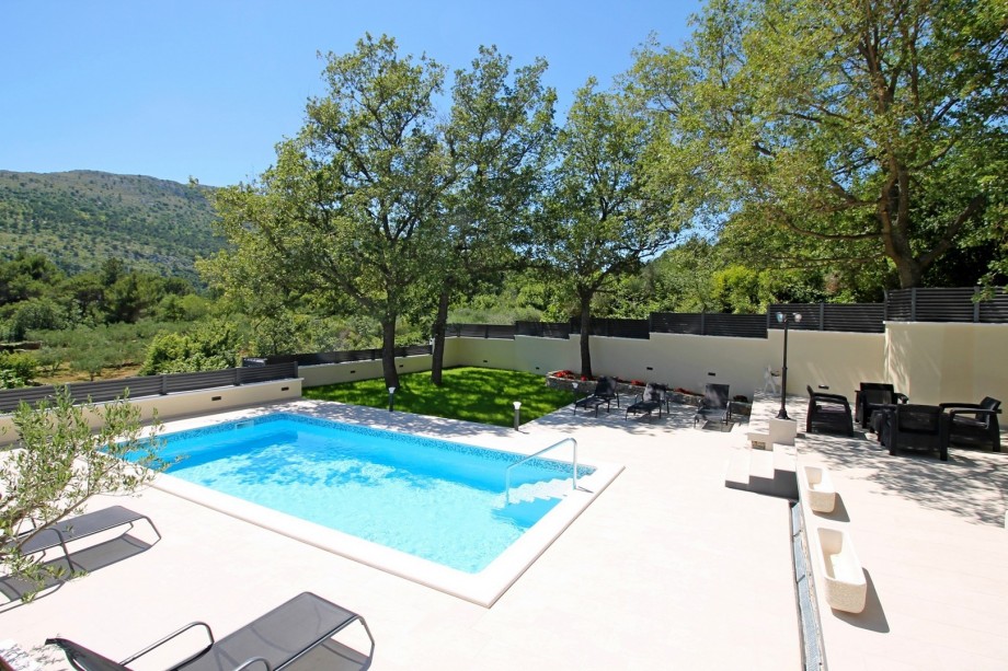 Villa Škura - private pool 32m2 and fully equipped summer kitchen