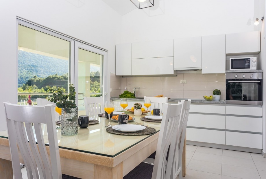 Fully equipped kitchen with dining & living area and exit to the terrace