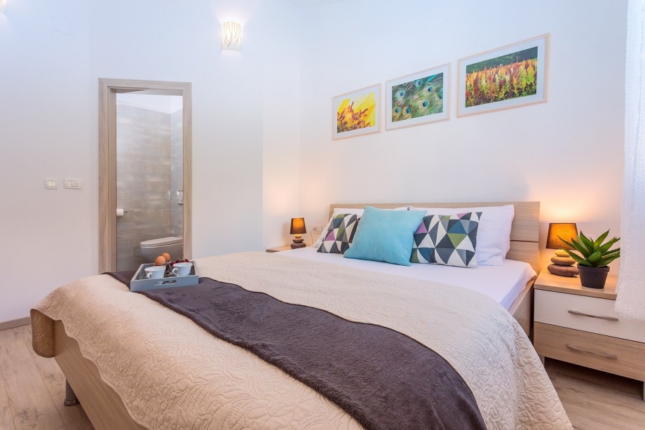 Bedroom No2 with double bed and en-suite bathroom  with shower