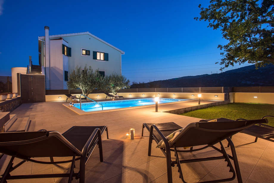 Villa Skura completely fenced with a great garden for relaxing in the evening