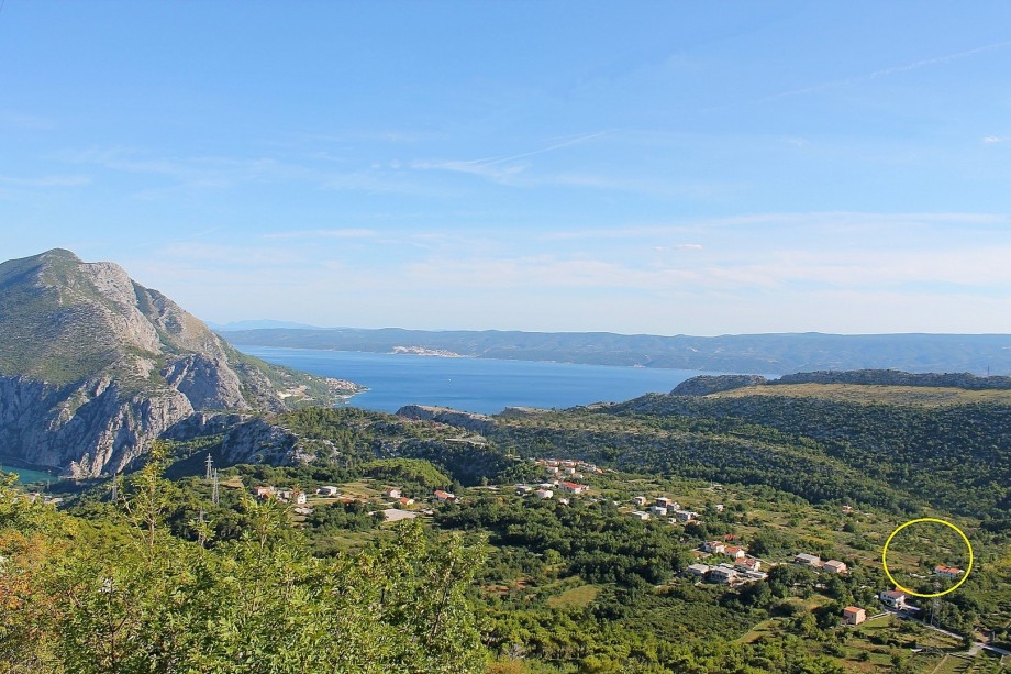 Marked Position, located just 7km from the sea and the small town Omiš