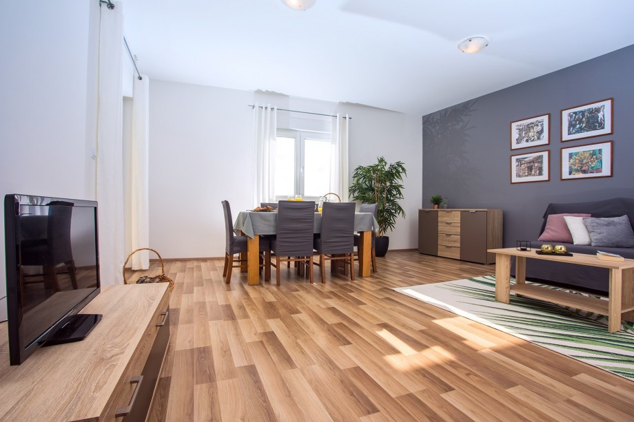 Living area with kitchen and terrace on the 1st floor