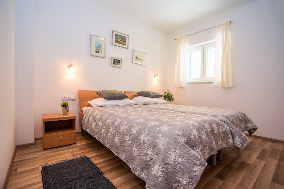 Bedroom NO2 with 2 * single bed on the 1st floor