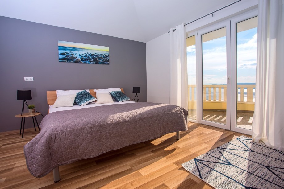 Bedroom NO5 double bed, exit on the terrace with a sea view, 2nd floor