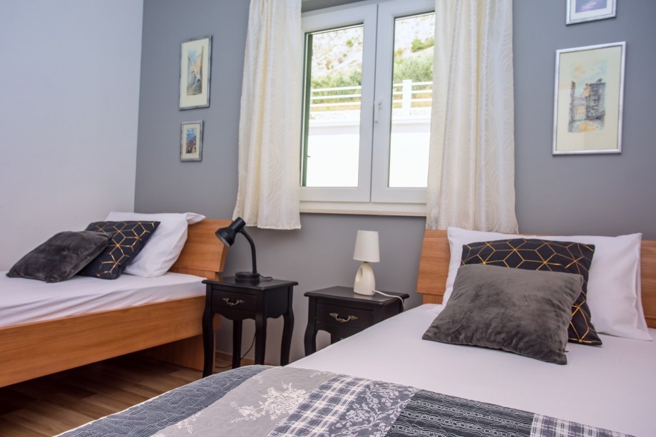 Bedroom NO4 with 2 * single bed on the 2nd floor