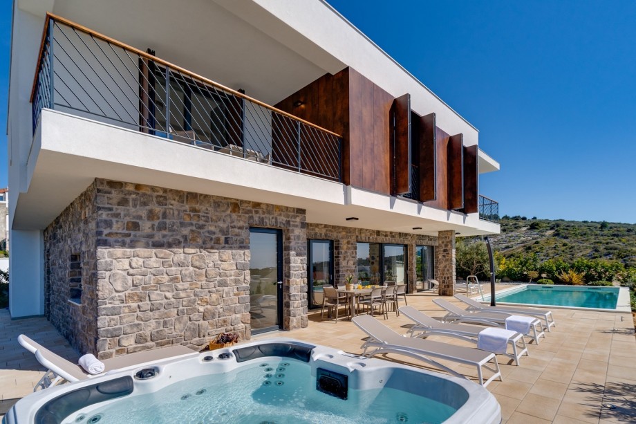 Villa Dolac is a 290sqm 4-bedroom villa settled on a 680 sqm private plot connected with a parking place for 3 cars.