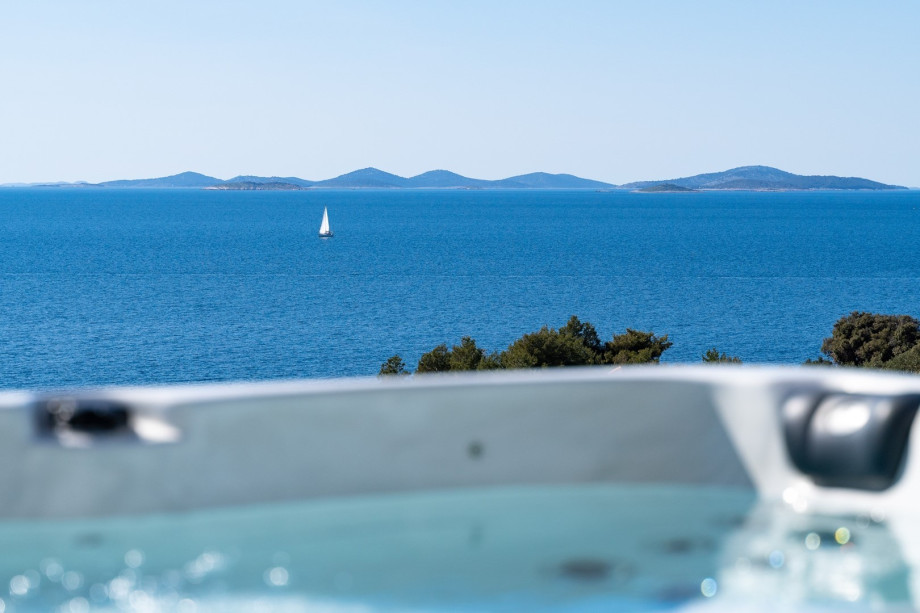 Villa Dolac can accommodate 8+2 guests.