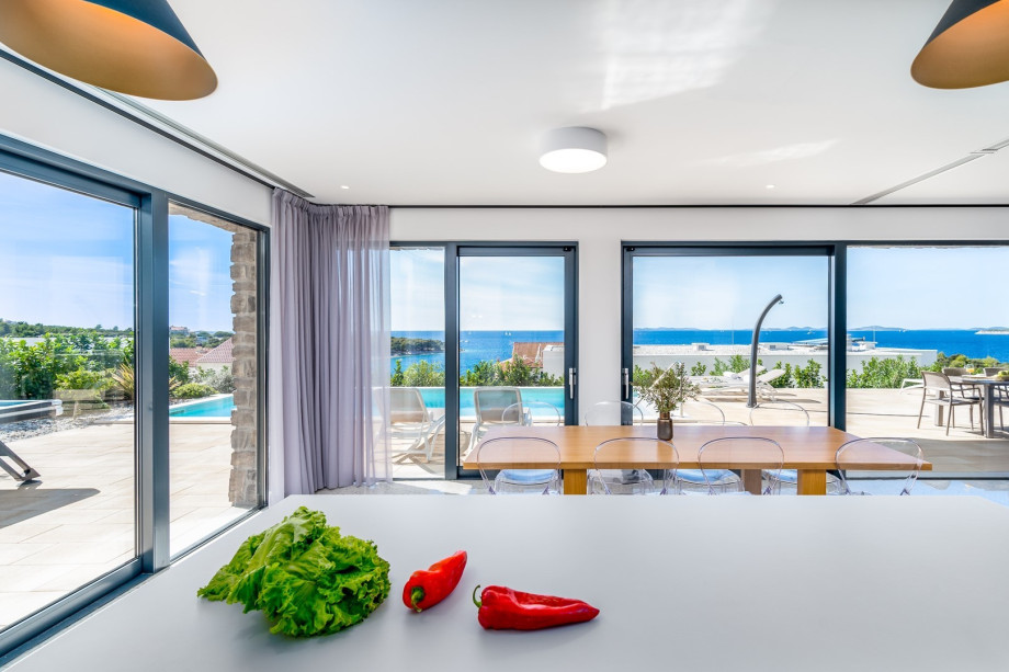 A fully equipped kitchen with all the amenities that a modern guest needs for a very comfortable stay