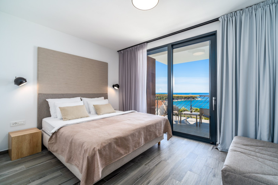 Bedroom No1 :South-East