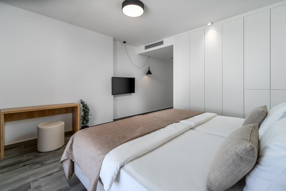 Beds can convert into two singles 110cm x 210cm