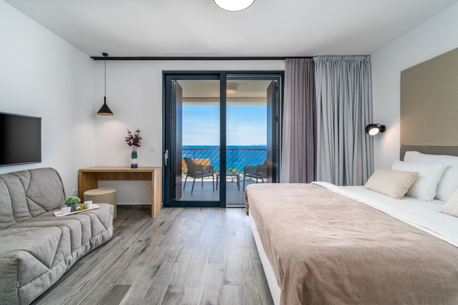 Bedroom No4 (South-West) with a king size bed 180cm x 210cm