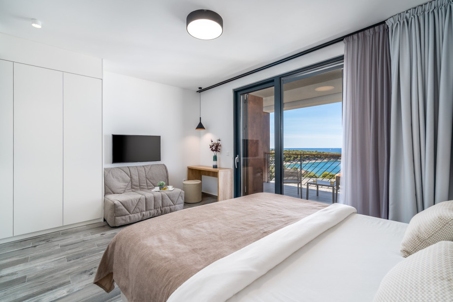 Bedroom No4 with king-size bed, sofa bed, TV