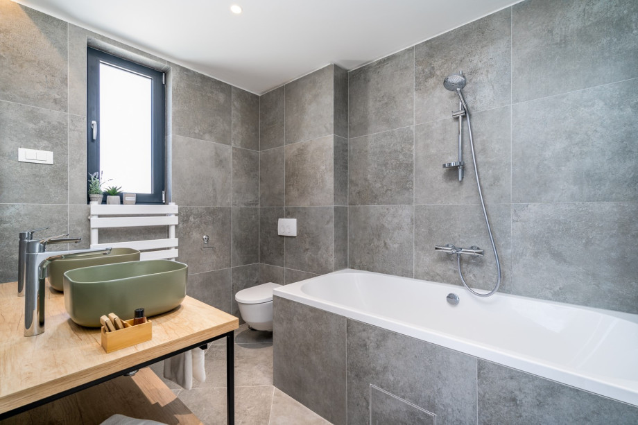En-suite bathroom with bathtub