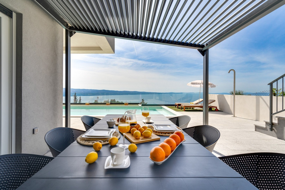 5 parking places are secured at the property