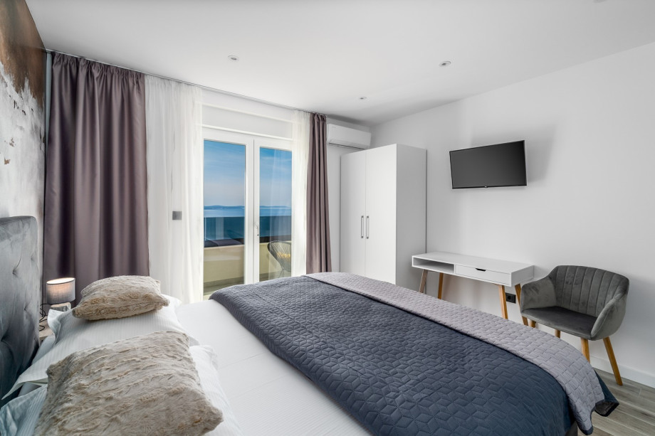 A/C, TV, en-suite bathroom