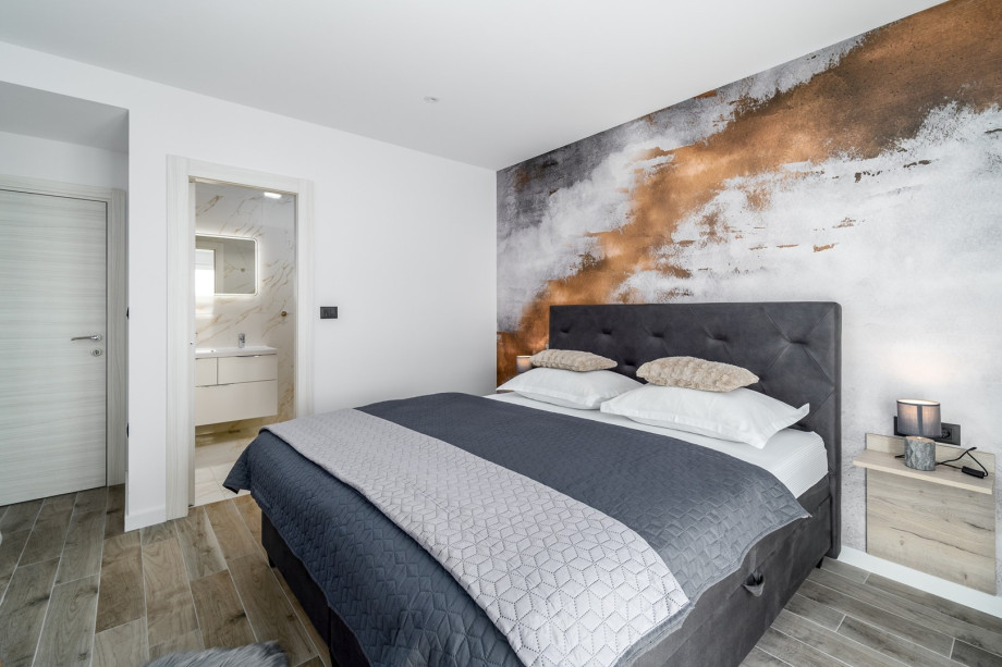 King-size bed 180x200cm