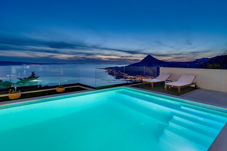 Private and heated pool with massage, amazing views on the islands, Adriatic sea and on town Omiš