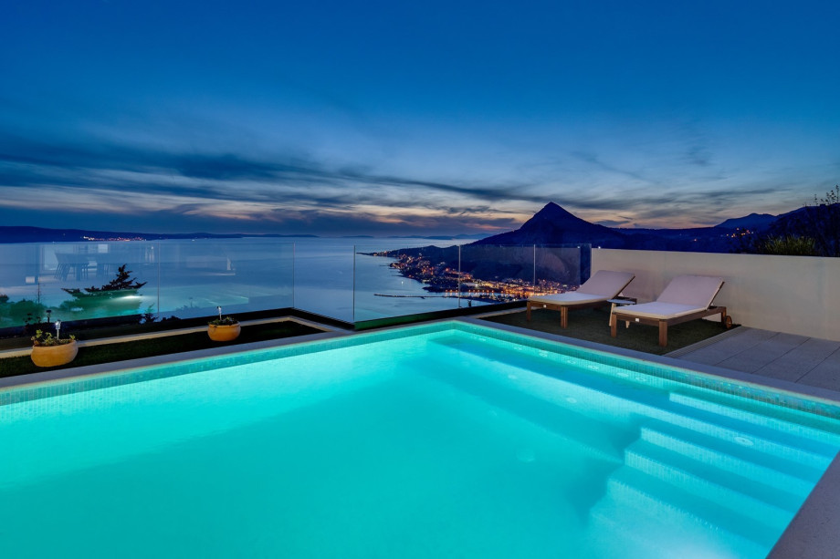 Private and heated pool with massage, amazing views on the islands, Adriatic sea and on town Omiš