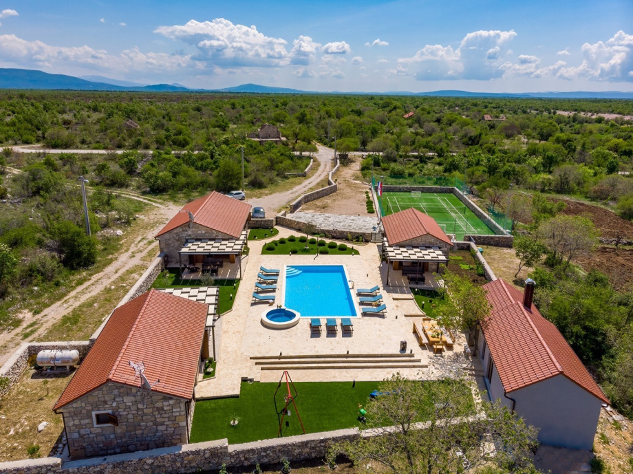 Consists of 4 separated units offered exclusively for one group