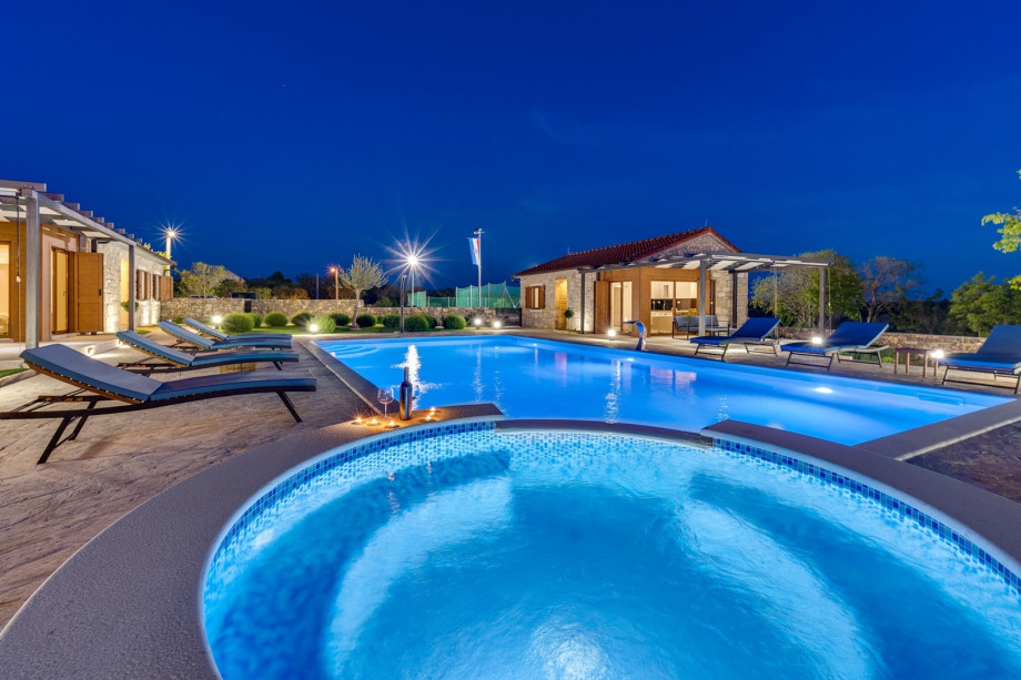 The villa is furnished with high quality, the owners made sure to offer all a modern guest needs for a very comfortable stay