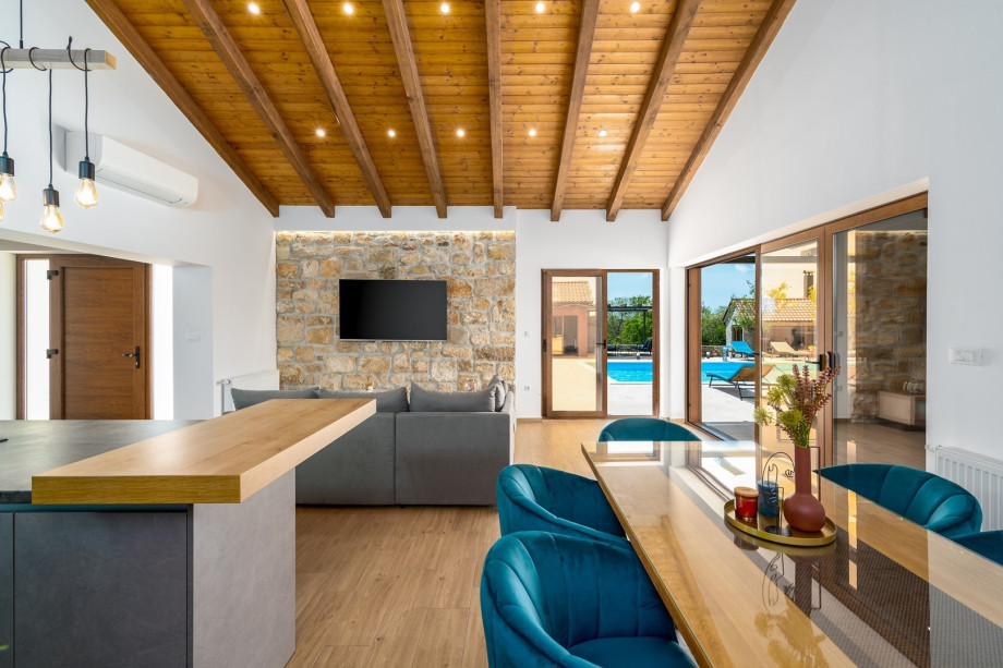 A fully equipped kitchen and a dining area.