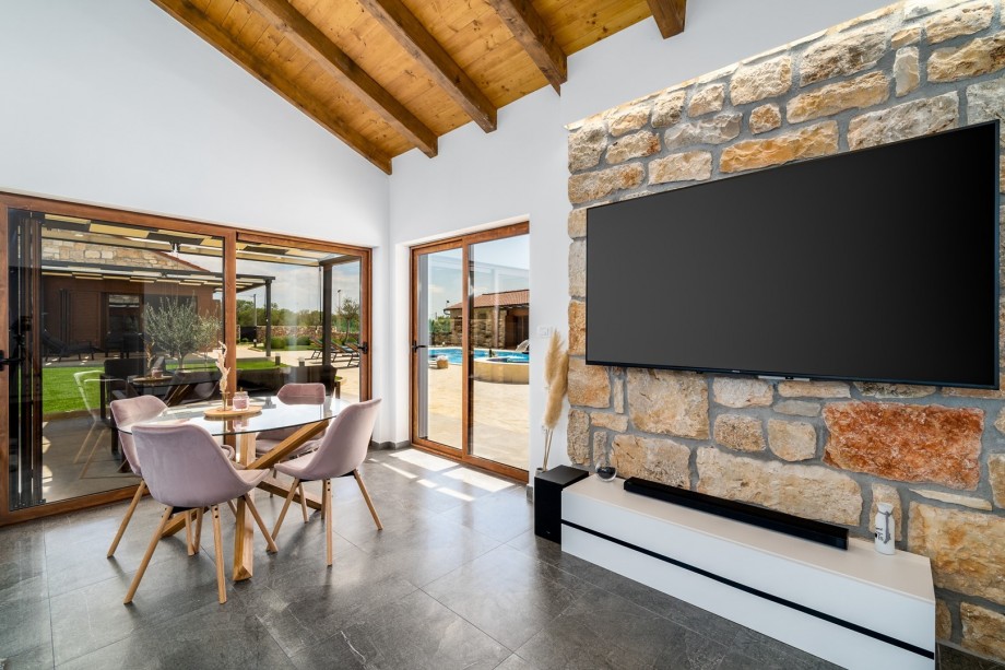 A spacious living room that can be used as a Media room