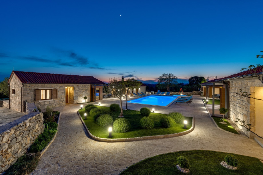 You can enjoy the Krka river and river beach that is only 10km from the property.