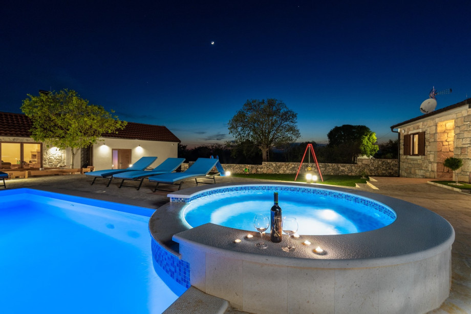 Villa offers a total of 300 sqm living space