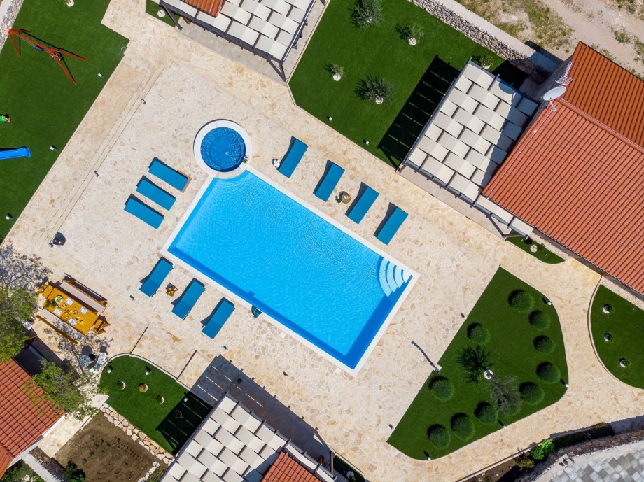 Consists of 4 separated units offered exclusively for one group