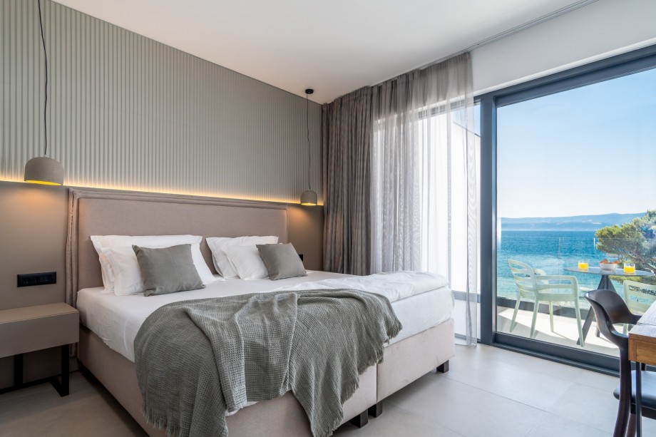 Bedroom No3 with king-size bed 180x200cm