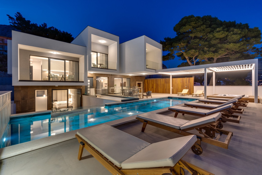 Carefully placed lighting completes the perfect experience of Dalmatian summer evenings