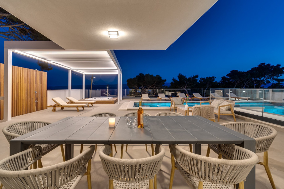 Relax and enjoy a glass of wine on hot summer evenings