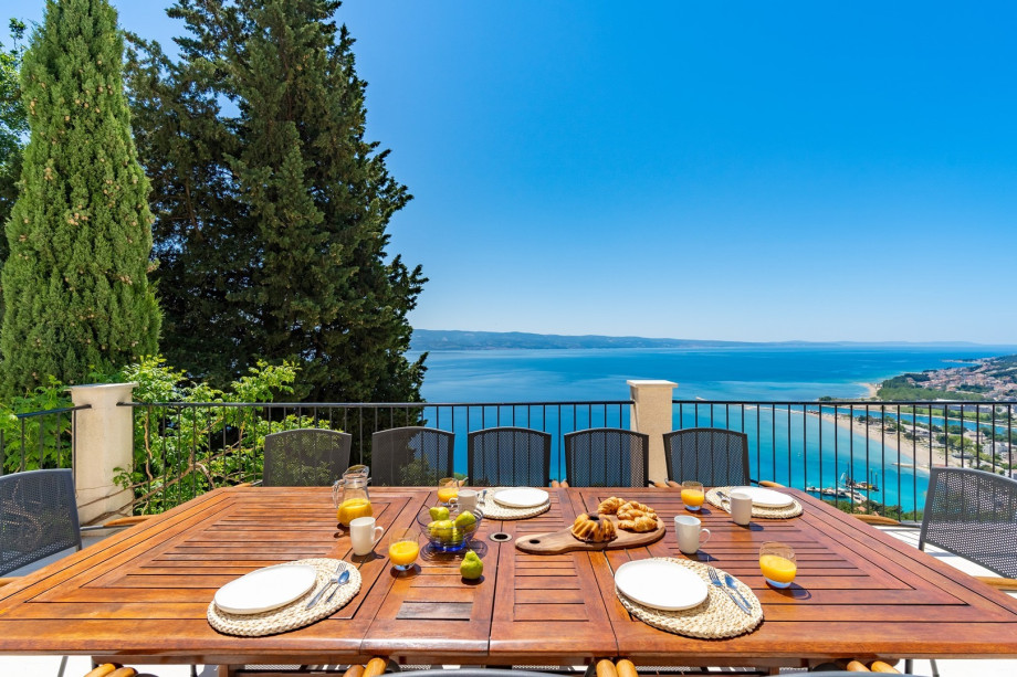 With 250sqm of the living area, perched on a 580 sqm fenced plot and features an unimpeded view of the seaside, islands, and town Omiš itself, offering tranquility, breathtaking views of the 