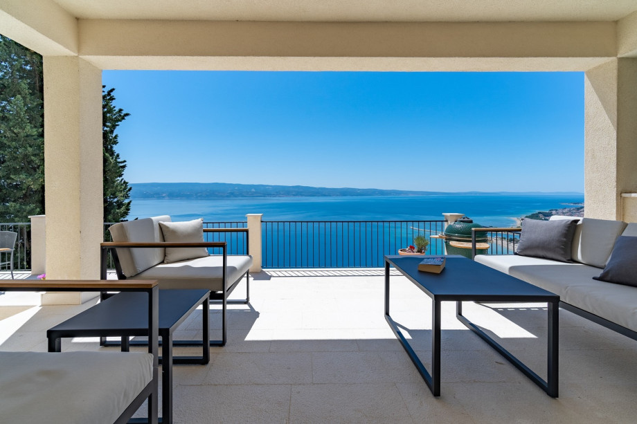 Villa Atopos if fully airconditioned and covered with free WiFi. Here is the details floor organization offered exclusively for one group: