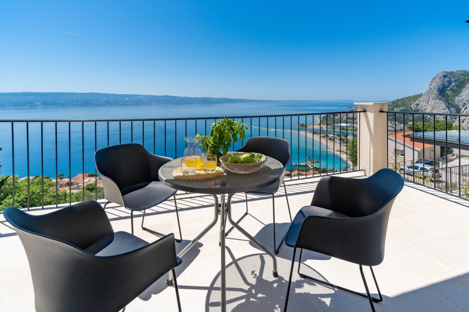 Villa Atopos if fully airconditioned and covered with free WiFi.