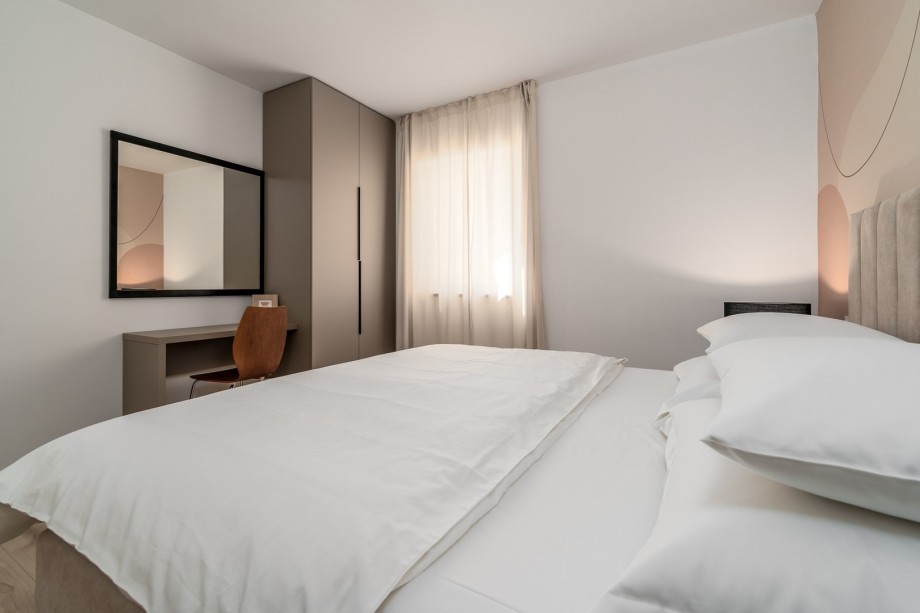 Bedroom NO3 (15sqm) with king size bed 180cm x 200cm, A/C