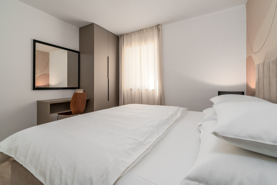 Bedroom NO3 (15sqm) with king size bed 180cm x 200cm, A/C