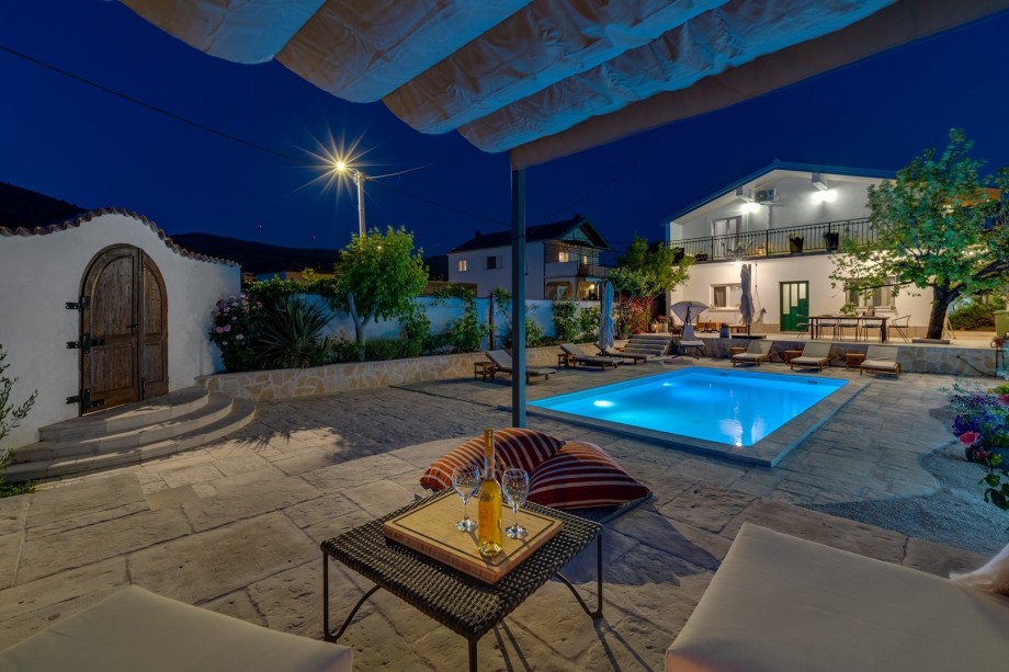 Villa Little Paradise with a private pool, 4 bedrooms, 2 living areas, 3km from the beach in Marina