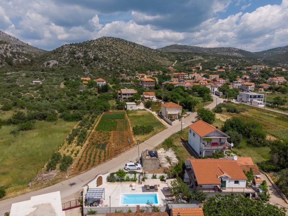 You need only a few minutes to get to the amazing and wide pebble beach (named Prališće or Poljica beach)