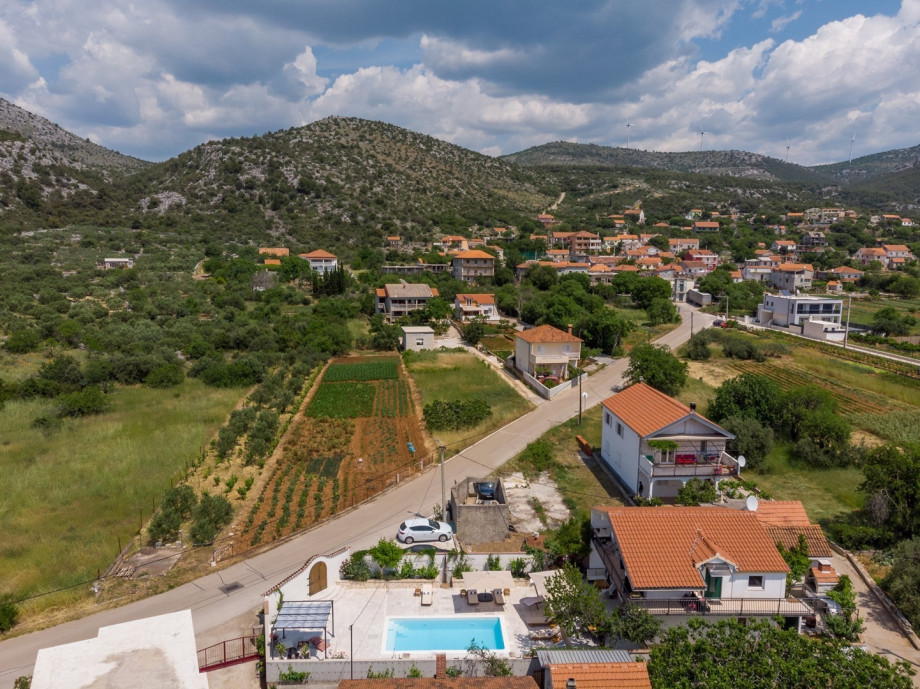 You need only a few minutes to get to the amazing and wide pebble beach (named Prališće or Poljica beach)