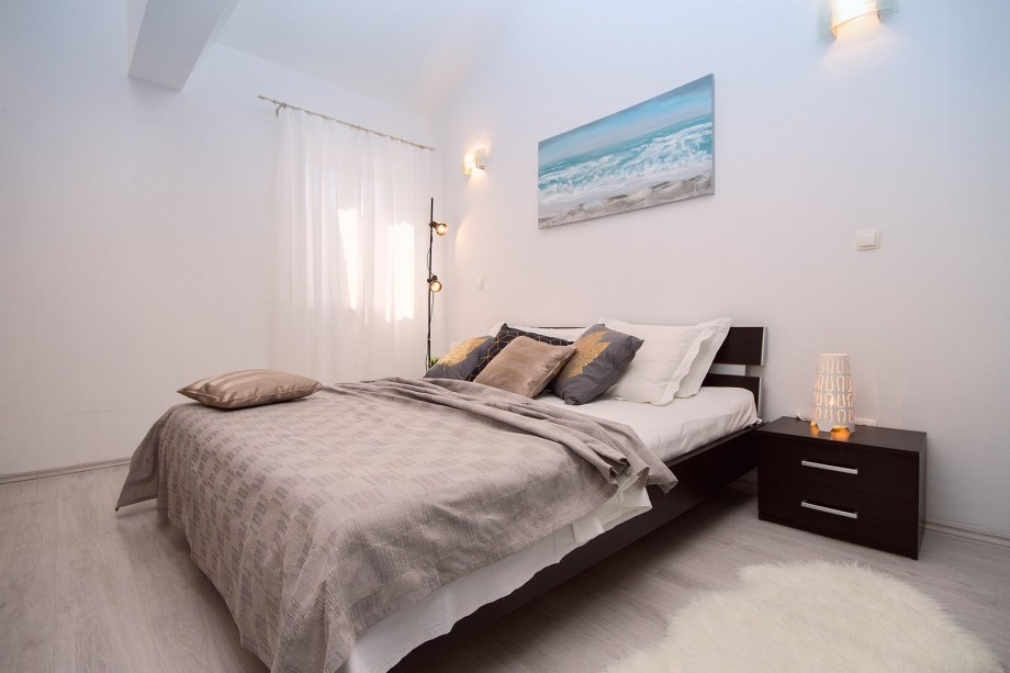 Master, king size bedroom with en suite bathroom.