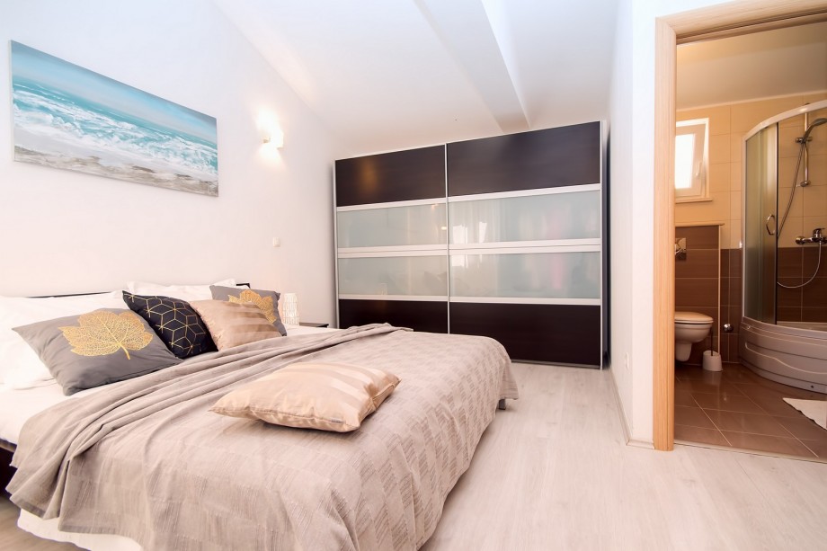 Master, king size bedroom with en suite bathroom.