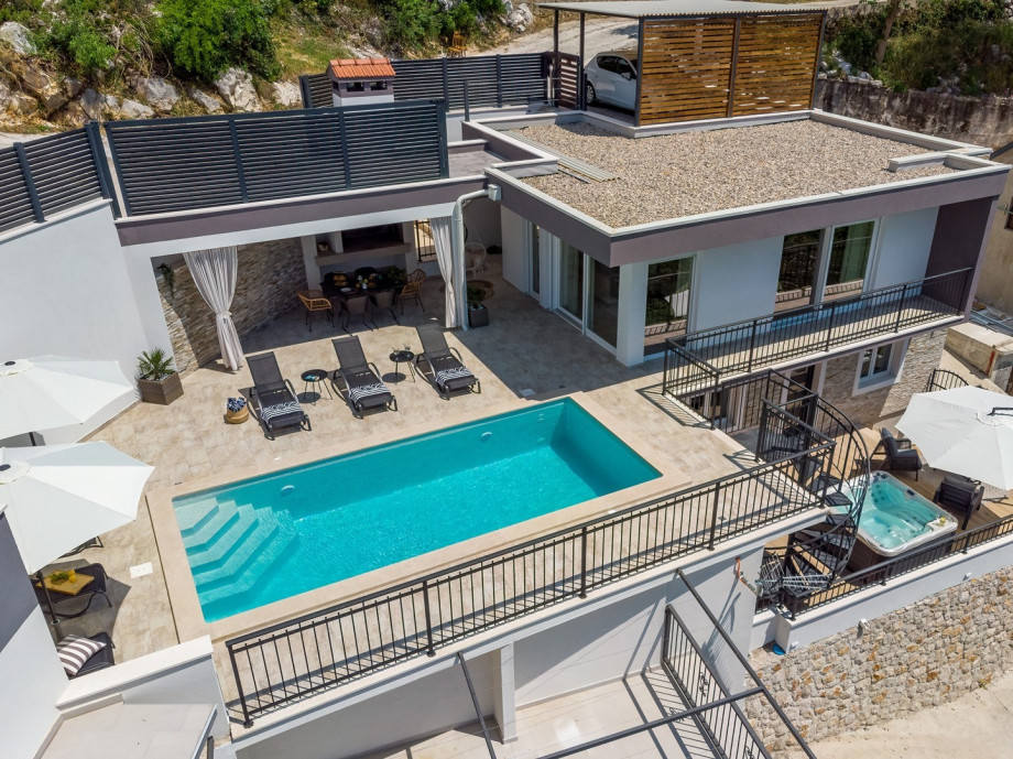 Villa Stella is a well equipped 170sqm house organized on two floors connected by an internal and external staircase