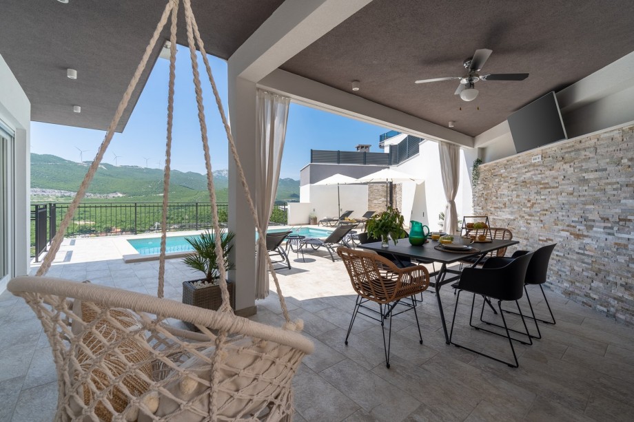 The local area is very unspoiled, and quiet and offers a really relaxed and stress-free vacation that you deserve