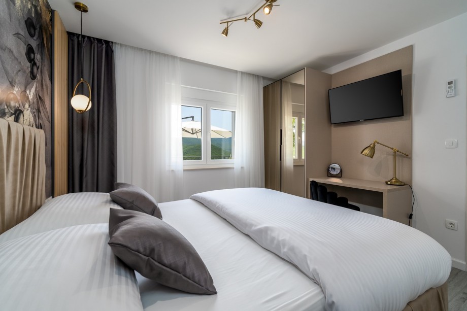 A Bedroom No2 with views of the terrace with jacuzzi, with TV, A/C, and an en-suite bathroom