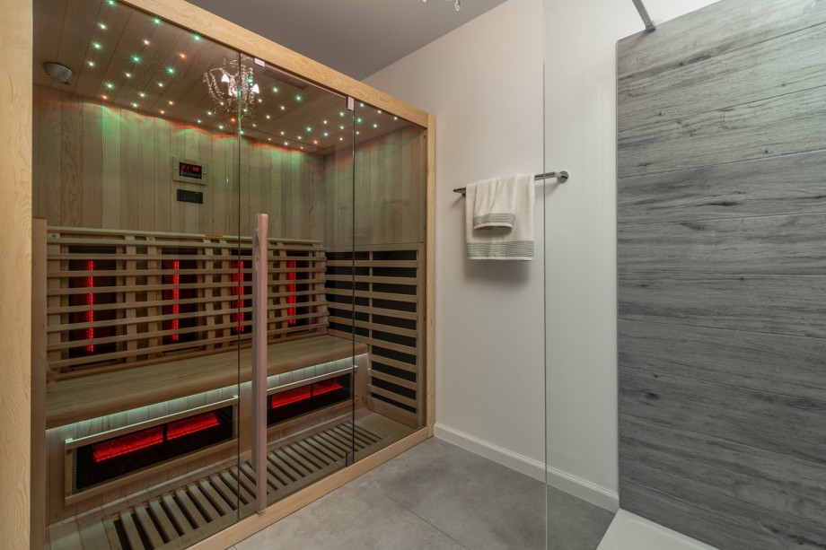 The lower ground floor (Jacuzzi level) also offers an infrared Sauna with a shower