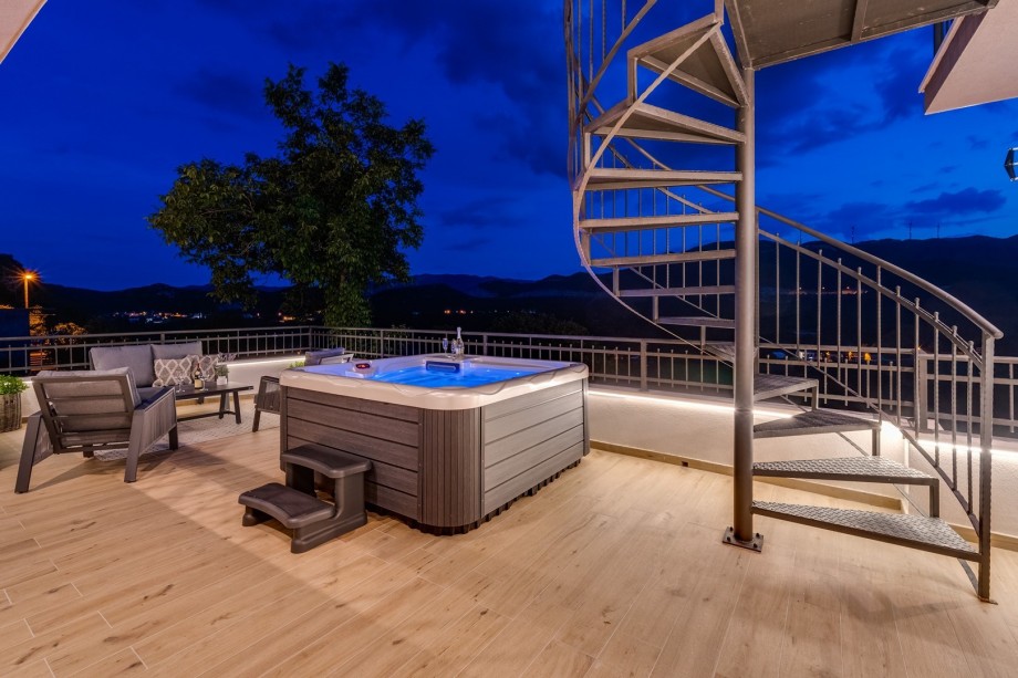 For complete relaxation, there is a Jacuzzi only for your use