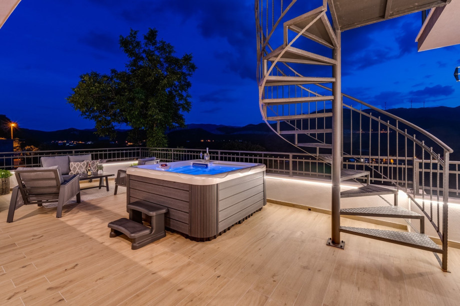 For complete relaxation, there is a Jacuzzi only for your use