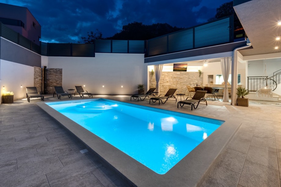 Enjoy a great mountain landscape, very clean air, and a view of the Cetina river